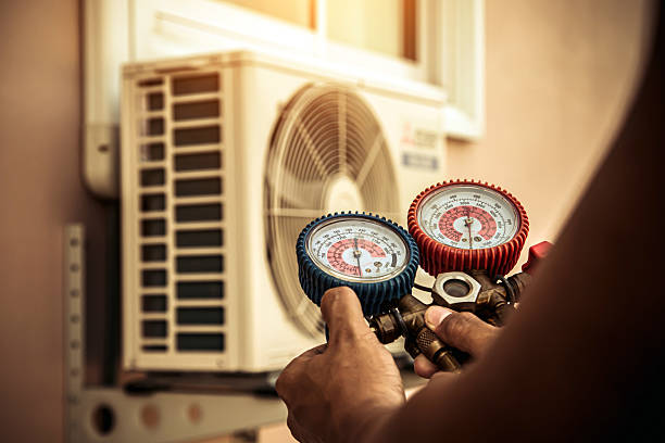 Professional Hvac technician working in Decatur, AR